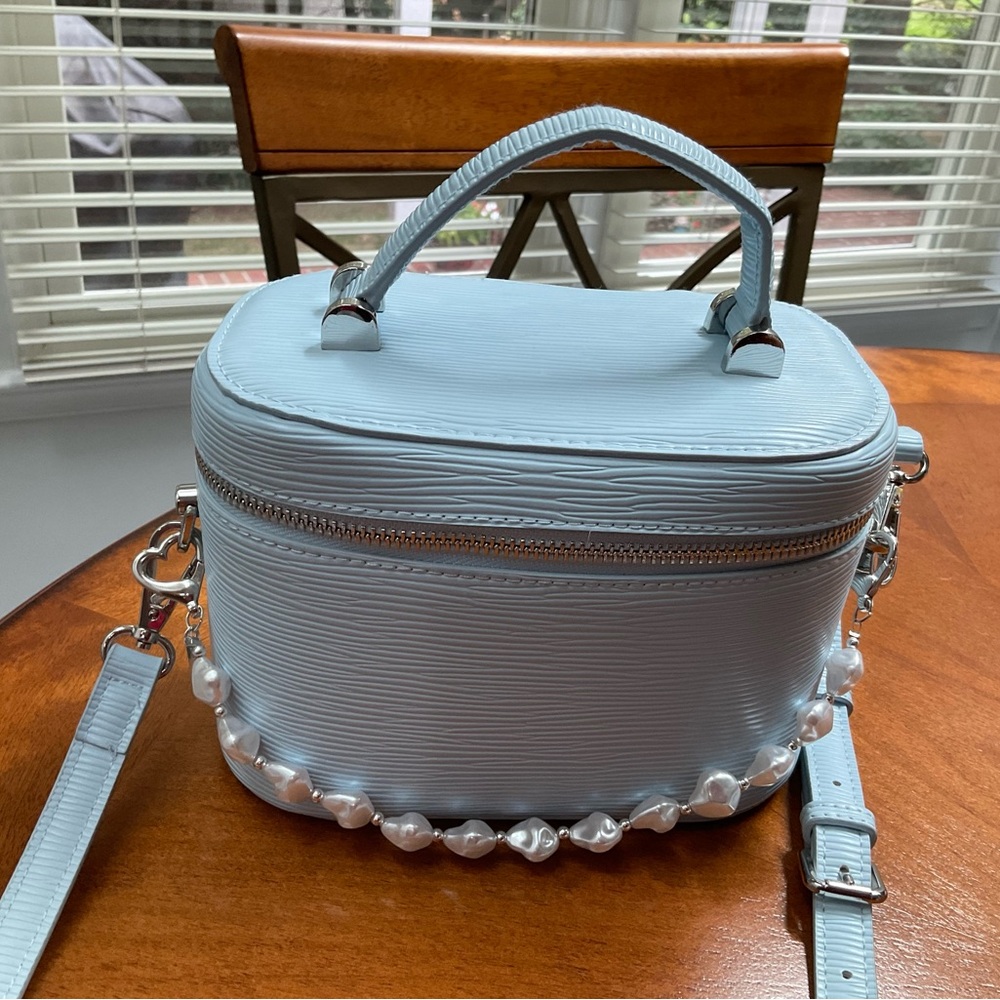 BLOOMINGDALES VANITY HANDBAG NWT - Picture 3 of 5